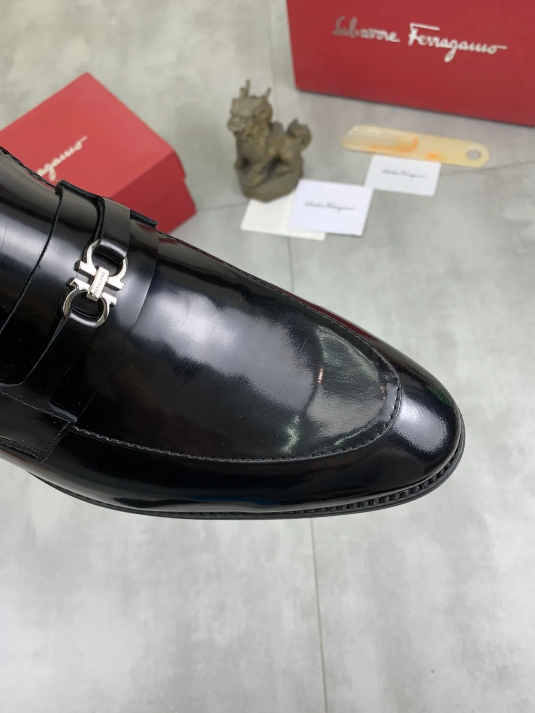Men's Men's Shoes 💰P480💰[New Style] Water-dyed Niuli 🆘[Salvatore Ferragamo] Ferragamo's latest casual business leather shoes for men! Available at counters simultaneously! The fabric is made of specially imported original calfskin, and the interior is made of imported water-dyed cowhide. It is absolutely luxurious and leads the fashion trend. Matching code: 39-44, black optional